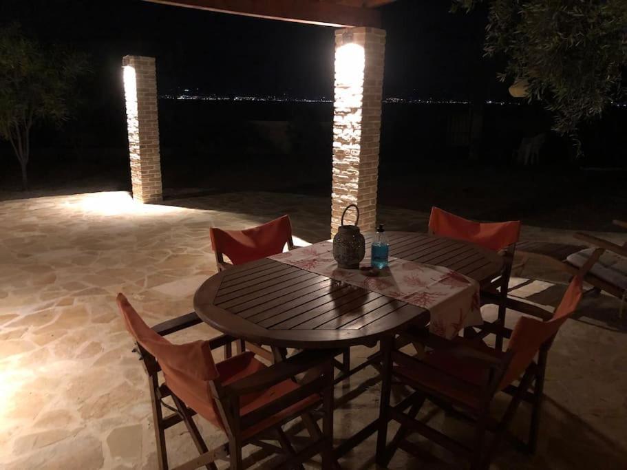 Villa House By The Sea At Skaloma, Loutraki Vouliagmeni-See Exterior foto